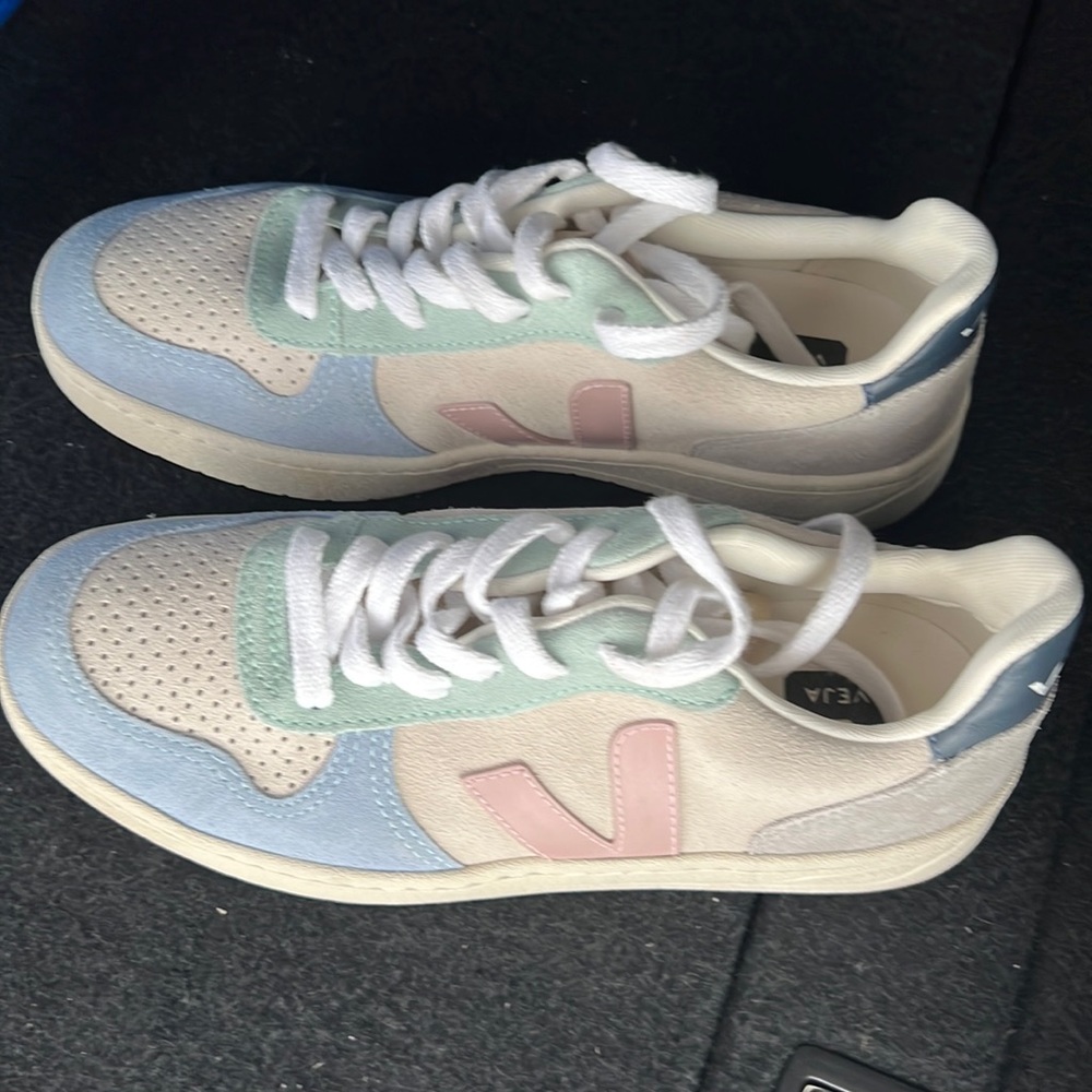 NWOT Veja Sneakers